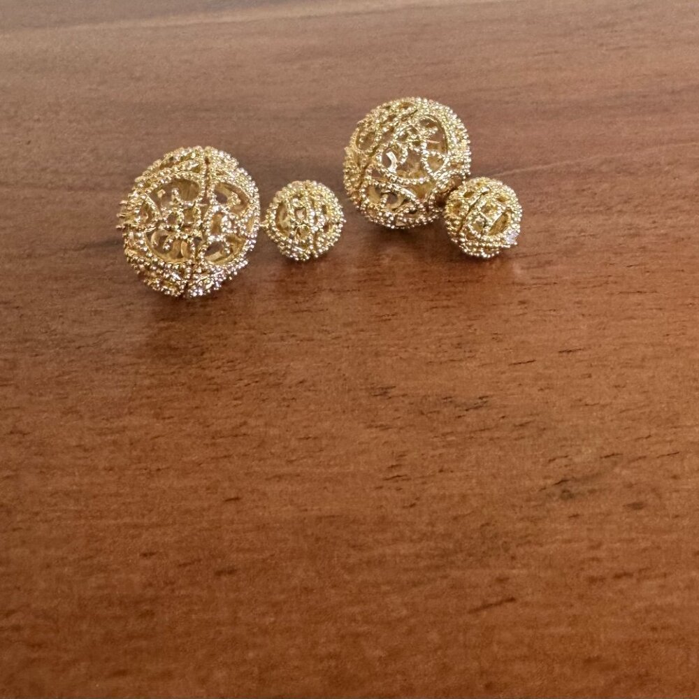 stud earrings - Picture 2 of 3
